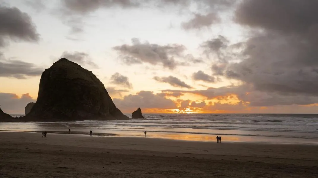 Discovering Cannon Beach: A Coastal Gem of Oregon