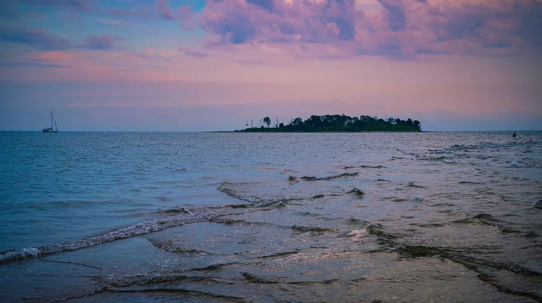 Exploring Silver Sands State Park: A Coastal Gem in Connecticut