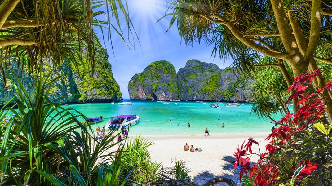 Discovering the Paradise of Ko Phi Phi: A Traveler’s Guide