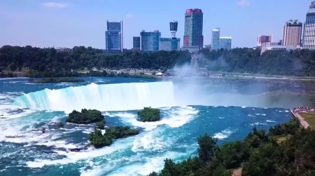 Exploring the Majestic Niagara Falls: A Comprehensive Guide